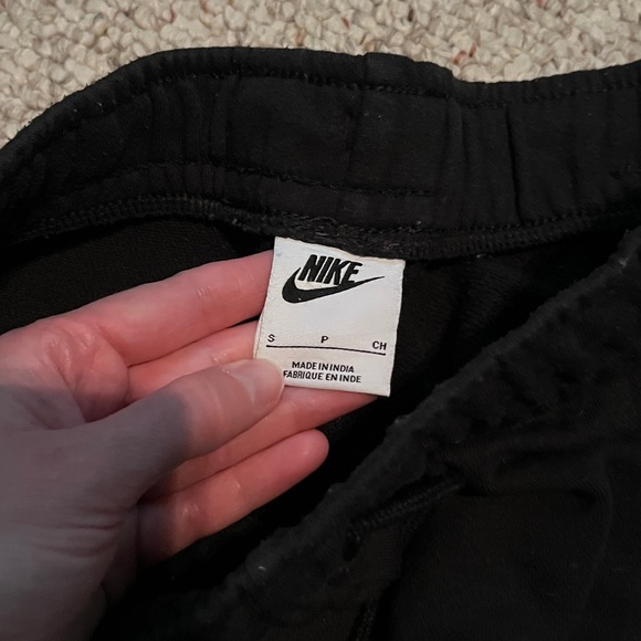 Nike Sweatpants - Picture 2 of 5